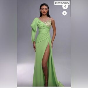 Wore once 
Pistachios color